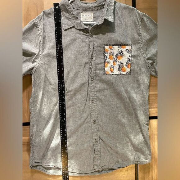 On the byas pineapple shirt - Picture 5 of 6